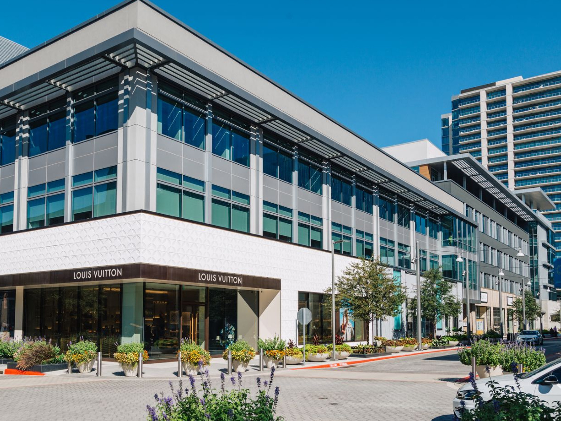 Left Behind in the Retail Real-Estate Comeback_ Department Stores